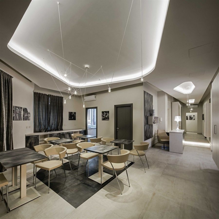 The breakfast room, with seating and dining tables