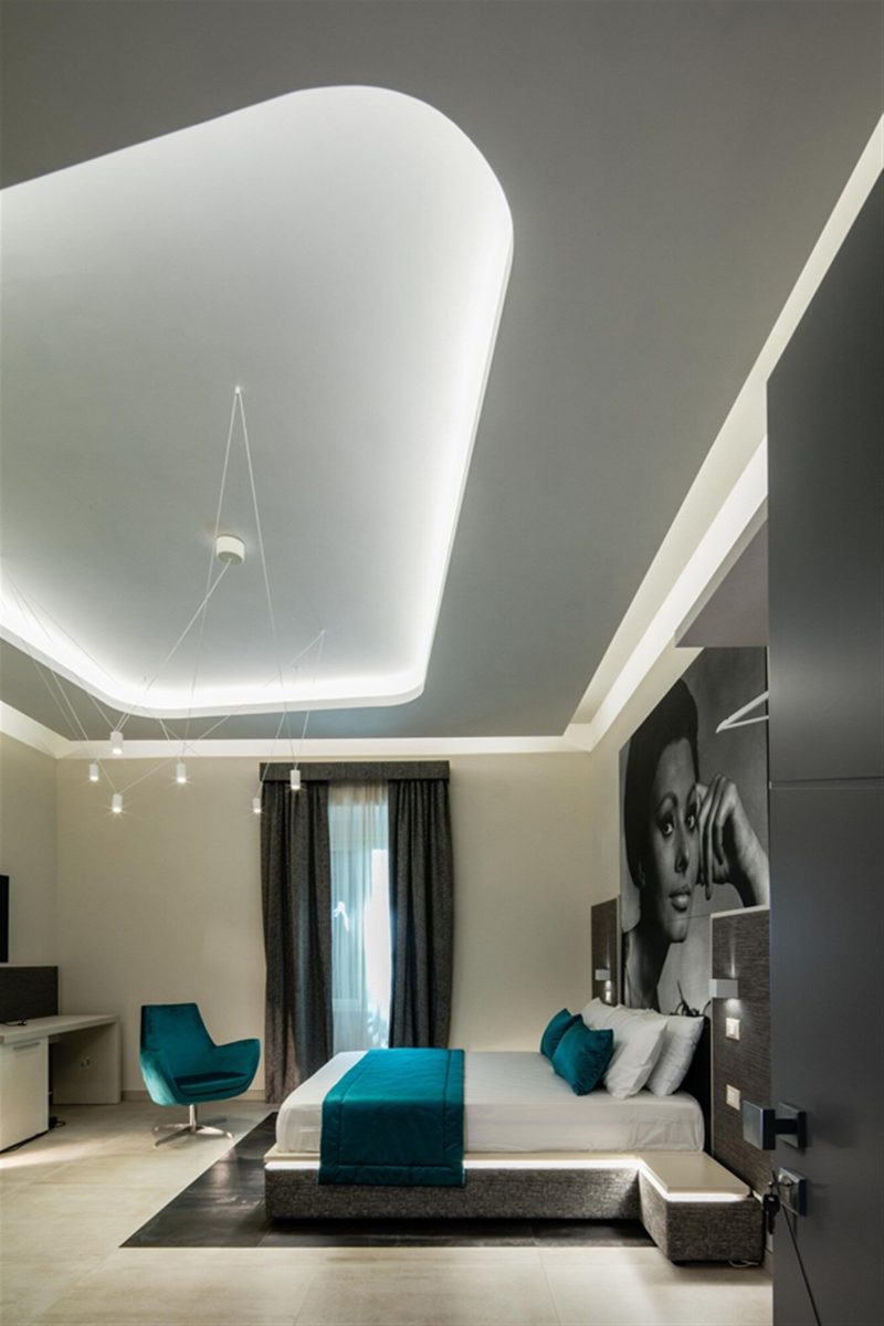 Camera Matrimoniale Superior, variante B — desk and headboard
