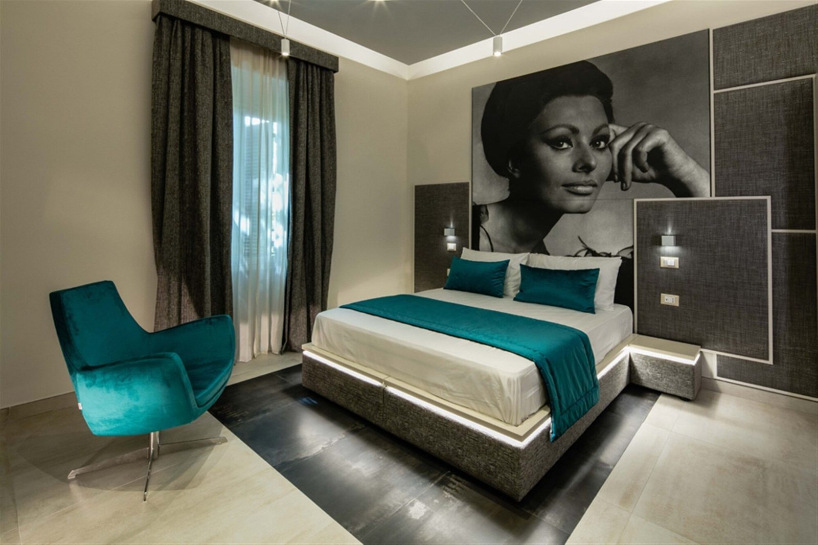 Camera Matrimoniale Superior, variante B — bed and seating area