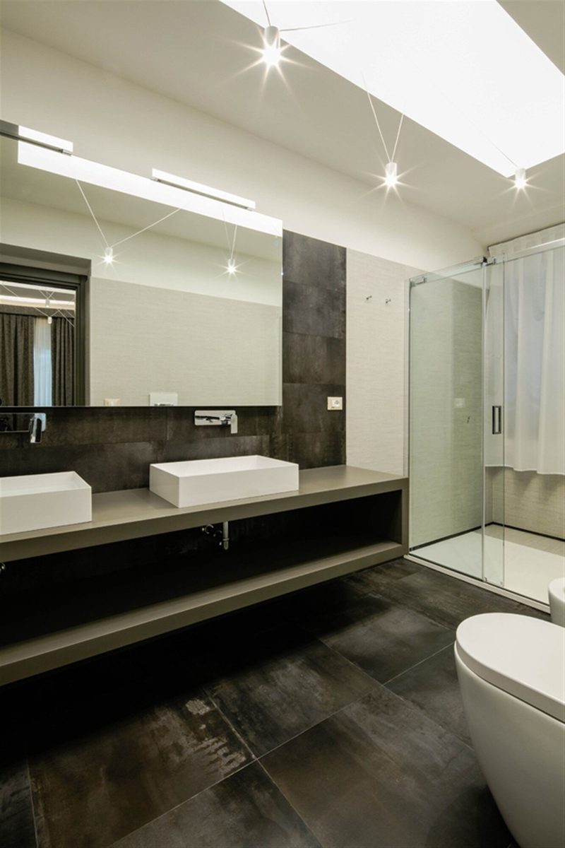 Camera Deluxe, variante A — bathroom