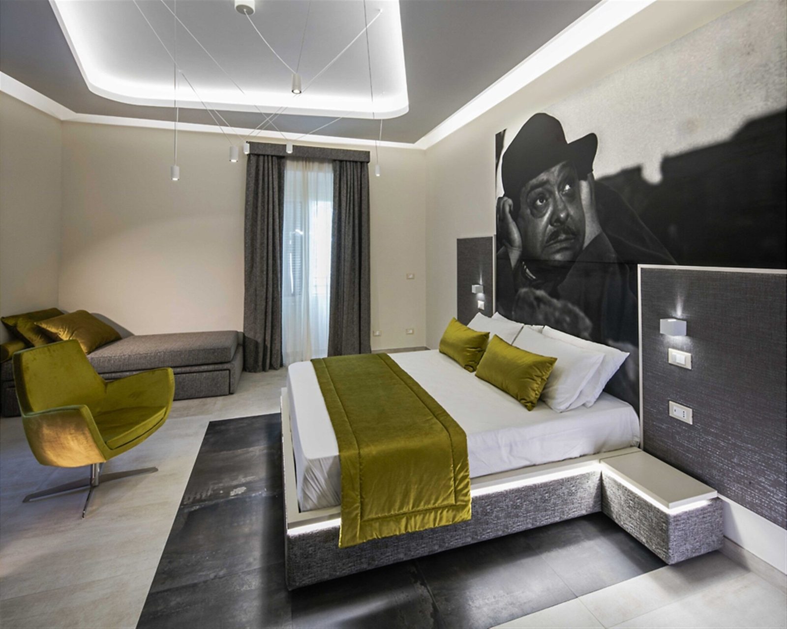 Camera Deluxe, variante B — bed and seating area